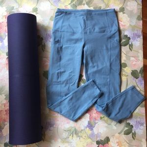 YOGALICIOUS 31” Blue Leggings in great condition